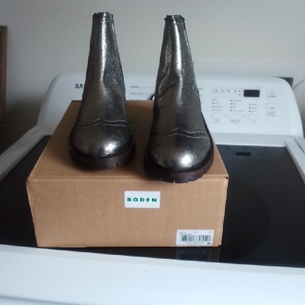 NWT NIB Boden Brogue Chelsea Metallic Ankle Booties
